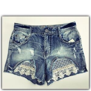 𝅺CROCHET trim high waisted jean shorts Jr size 3